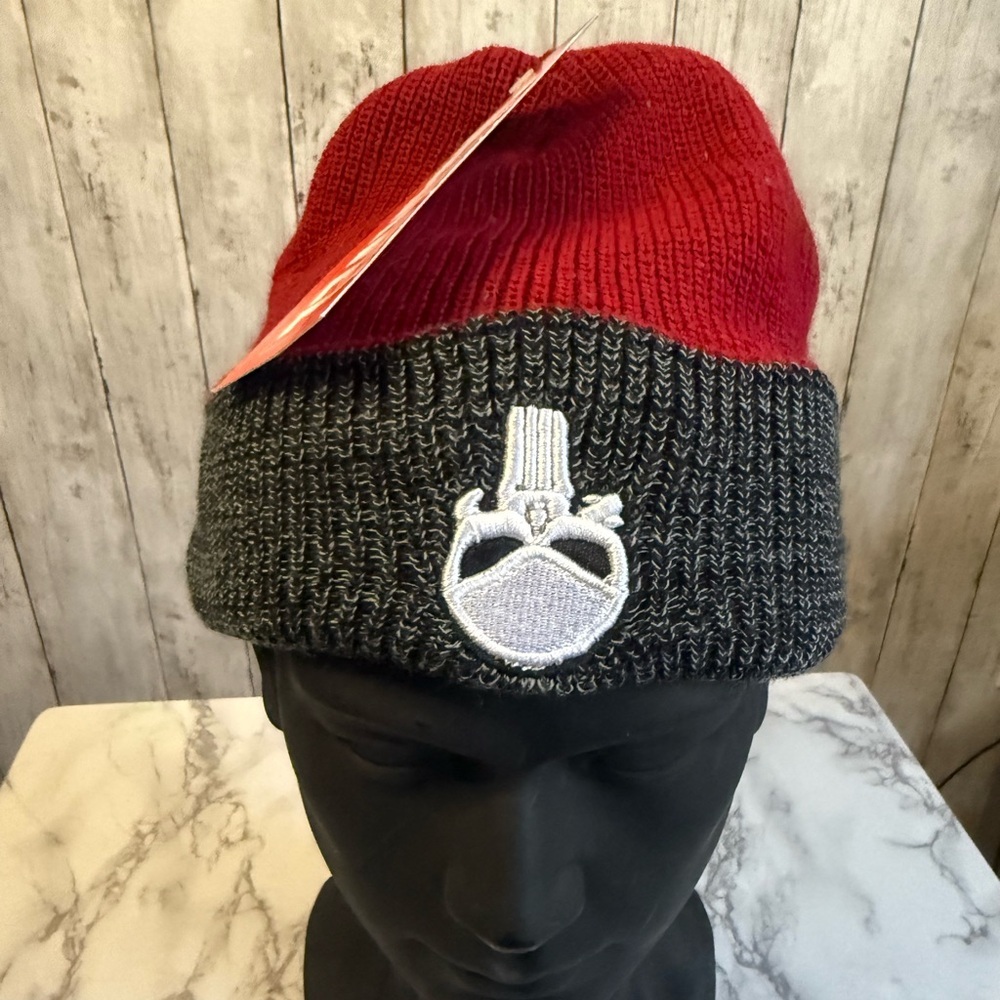 NWT Marvel Deadpool Red & Black Beanie Logo Patch Winter Snow Hat